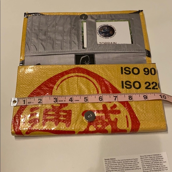 Torrain Vegan Recycled Sustainable Clutch Wallet - Picture 7 of 8